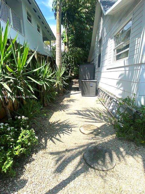Small Image of 2952 VIRGINIA ST, Miami Number 6