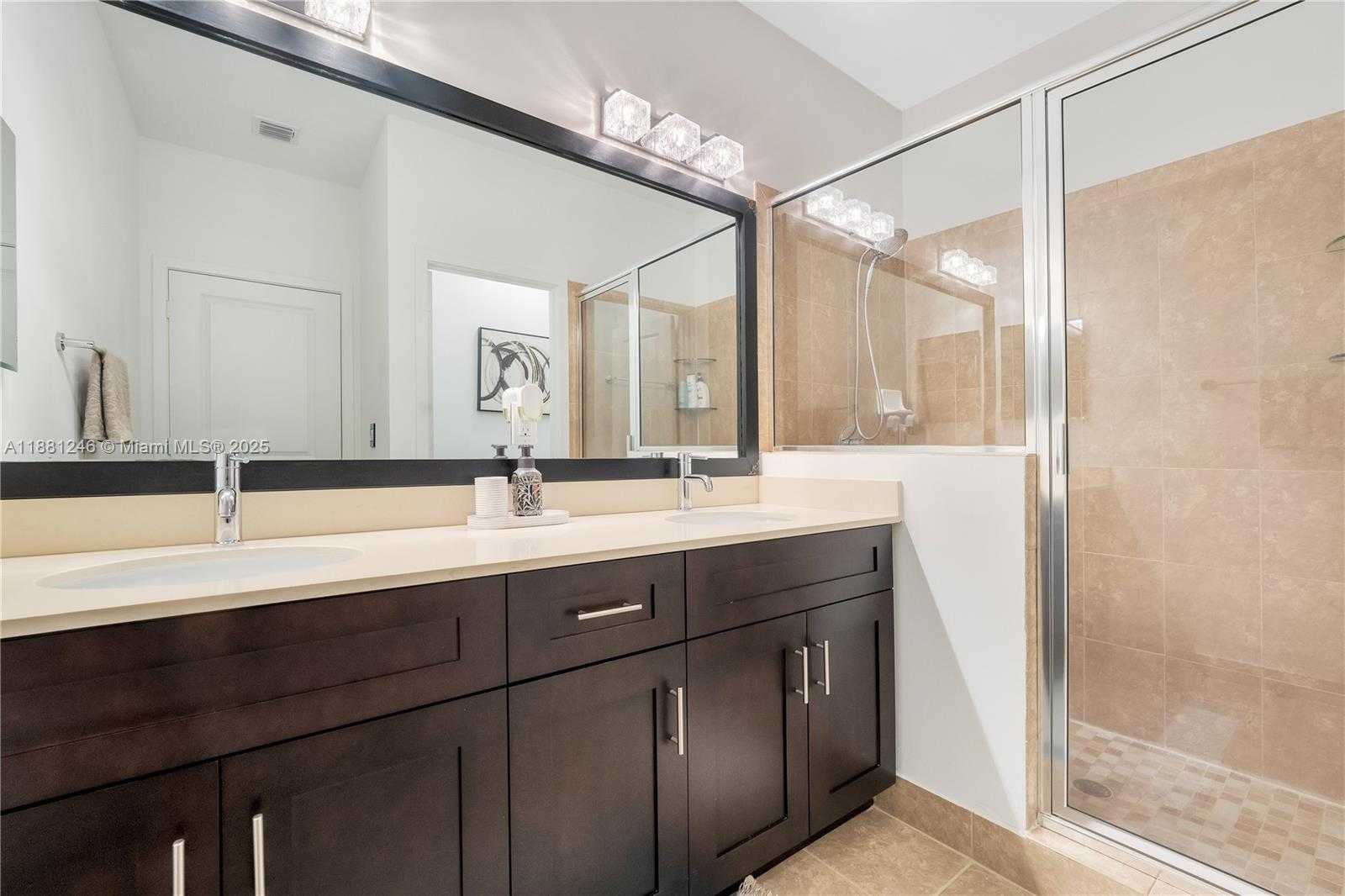 Small Image of 5904 NORTH WEST 46TH LN, Tamarac Number 13