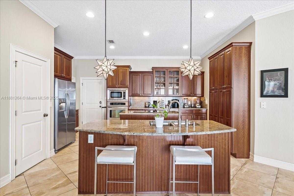 Small Image of 6340 US 1, Cocoa Number 10