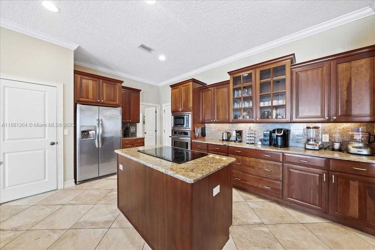 Small Image of 6340 US 1, Cocoa Number 15