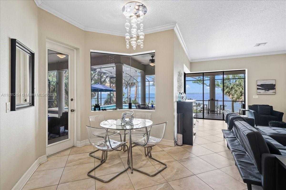 Small Image of 6340 US 1, Cocoa Number 18