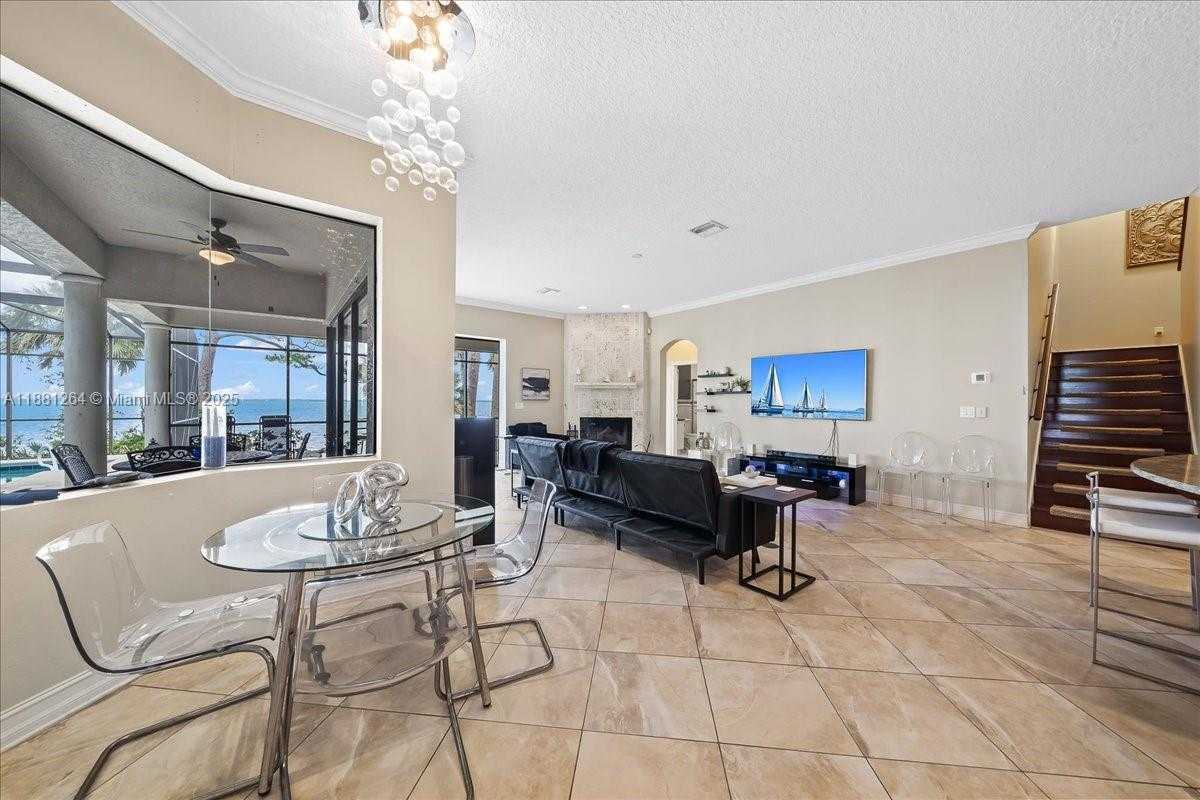 Small Image of 6340 US 1, Cocoa Number 20