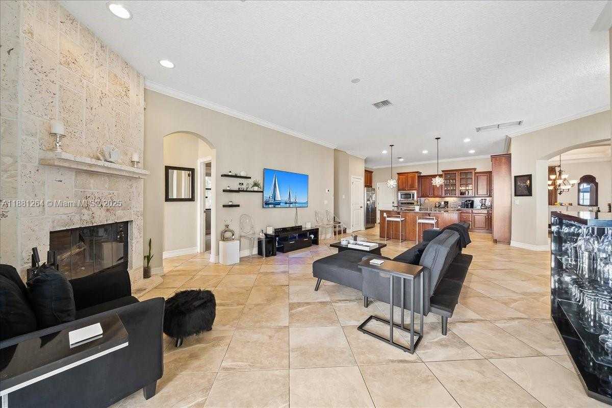 Small Image of 6340 US 1, Cocoa Number 24