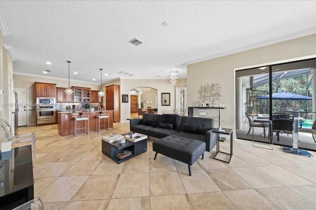 Small Image of 6340 US 1, Cocoa Number 25