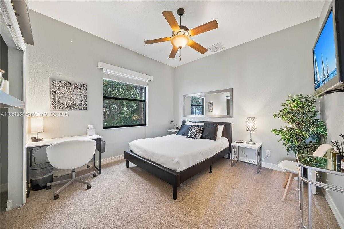 Small Image of 6340 US 1, Cocoa Number 26