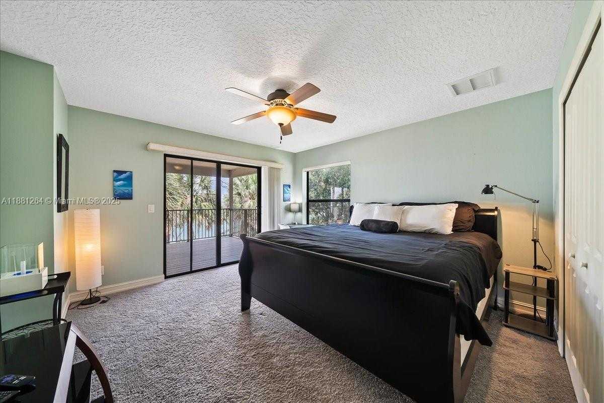 Small Image of 6340 US 1, Cocoa Number 29