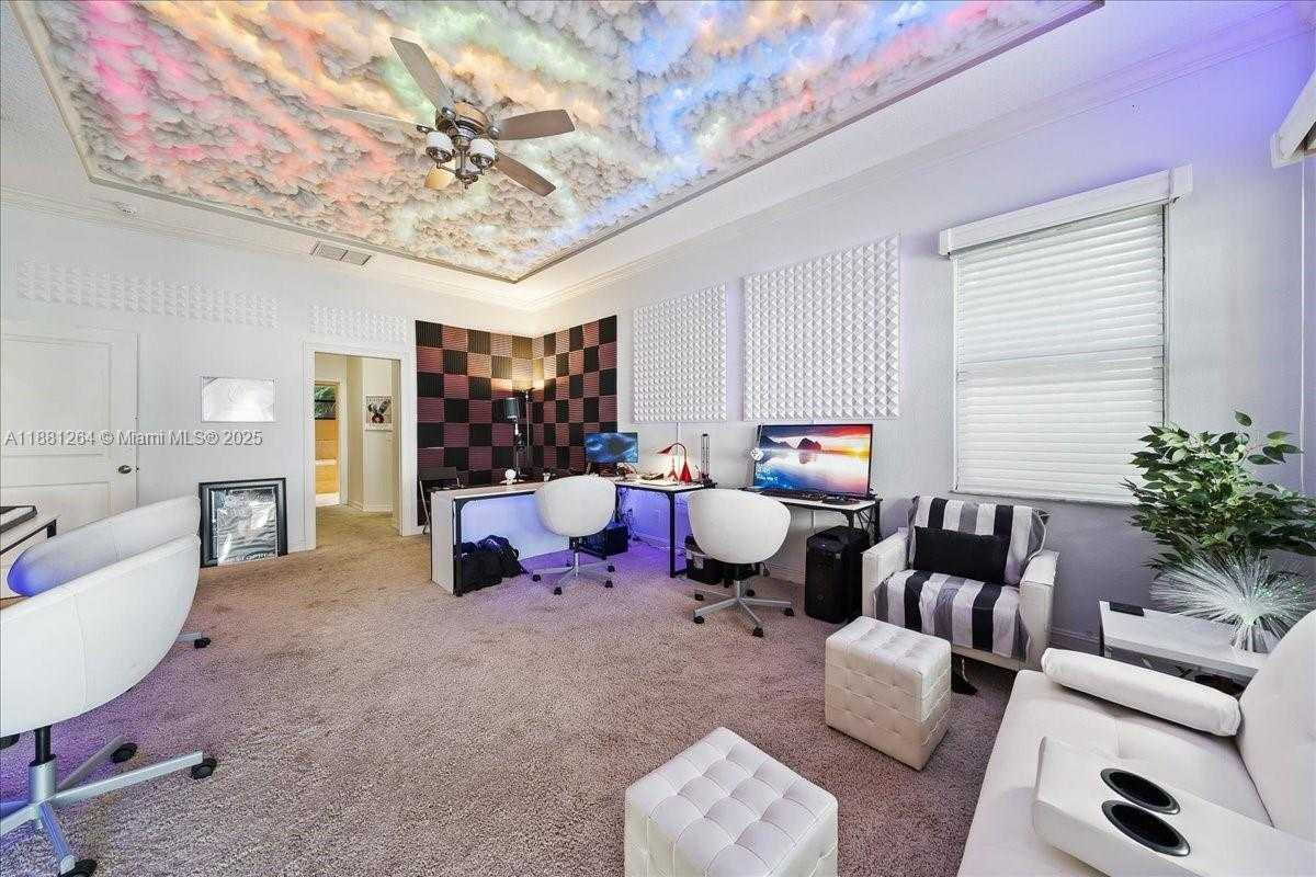 Small Image of 6340 US 1, Cocoa Number 42