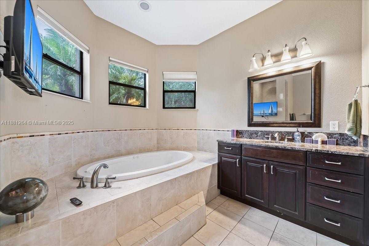 Small Image of 6340 US 1, Cocoa Number 43