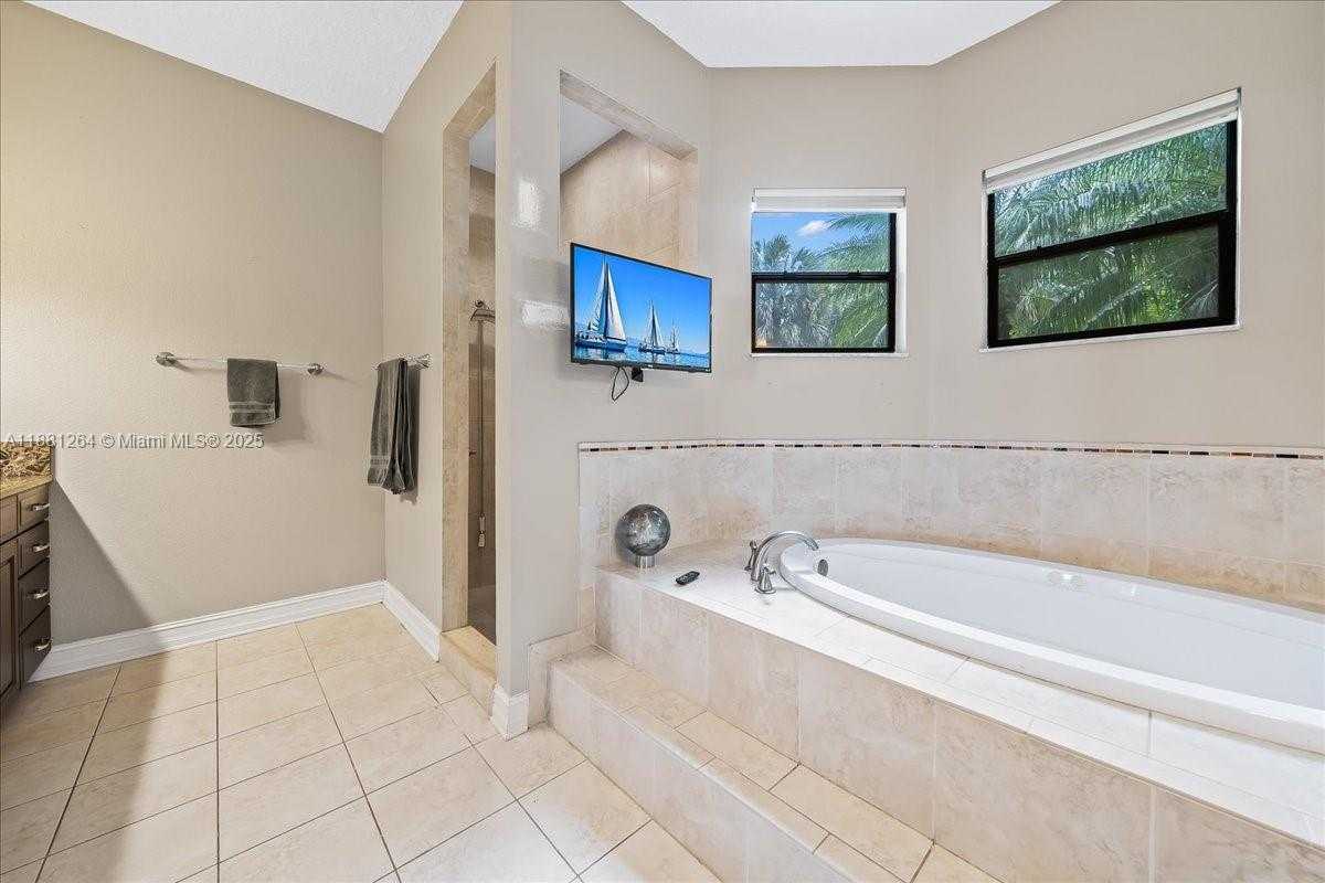 Small Image of 6340 US 1, Cocoa Number 45