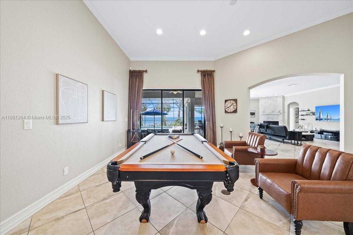 Small Image of 6340 US 1, Cocoa Number 8