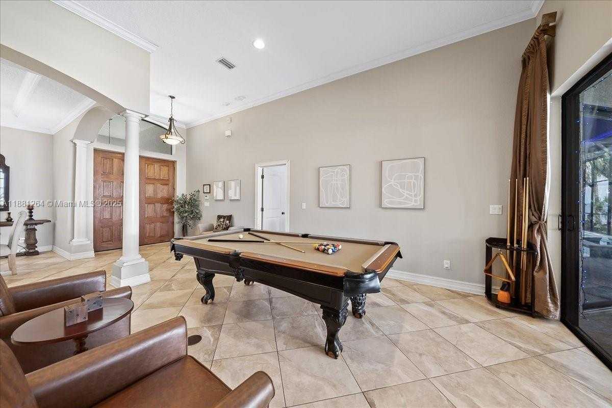 Small Image of 6340 US 1, Cocoa Number 9