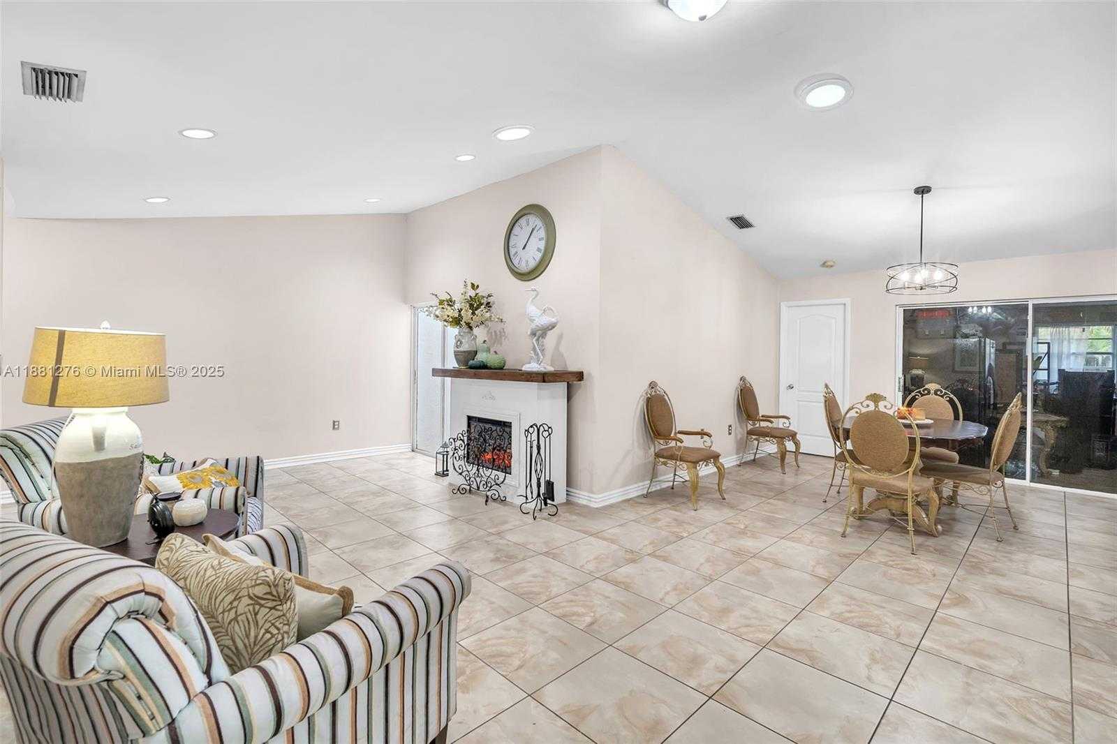 Small Image of 16834 NORTH WEST 70TH AVE, Hialeah Number 19