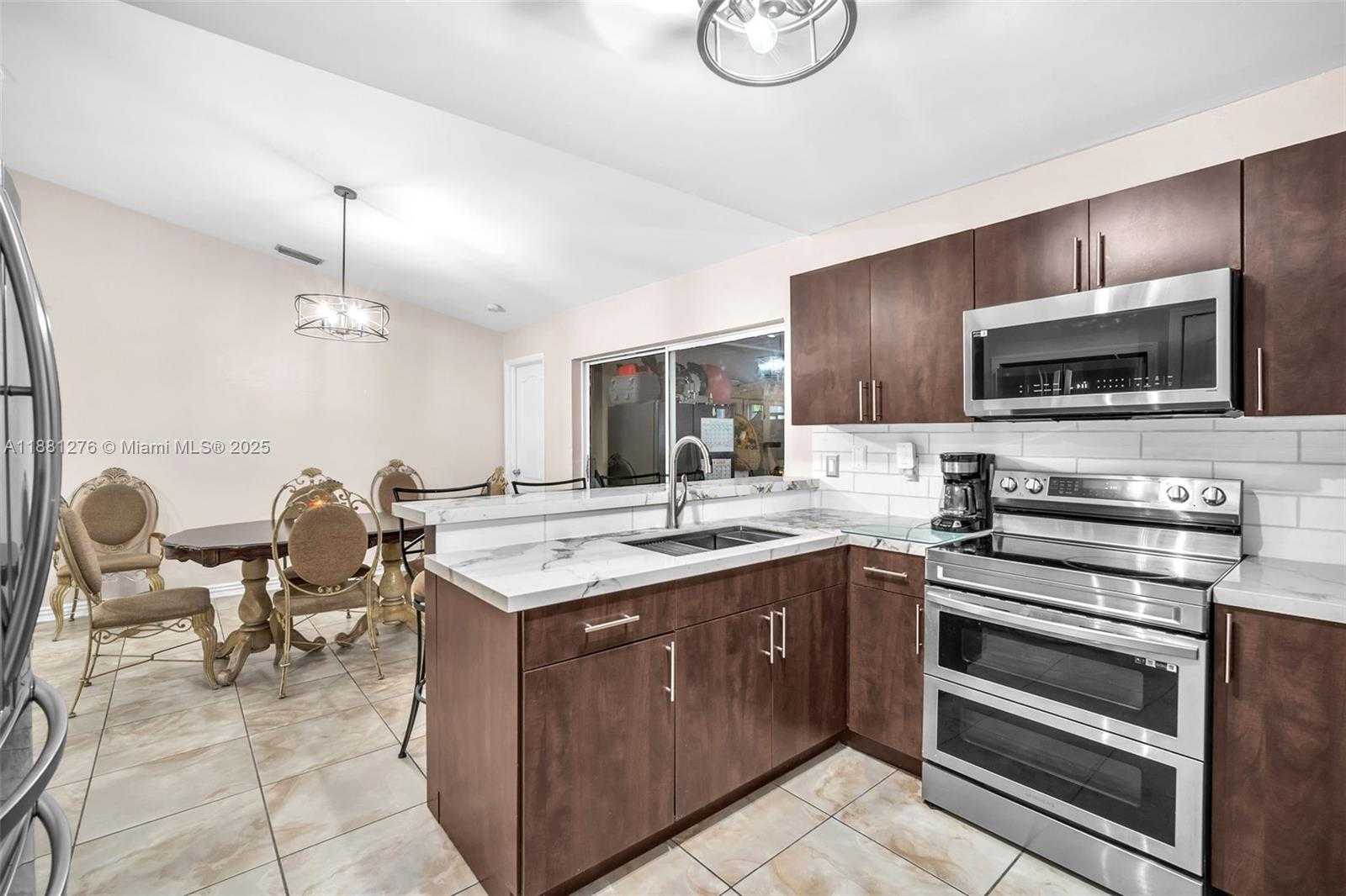 Small Image of 16834 NORTH WEST 70TH AVE, Hialeah Number 21