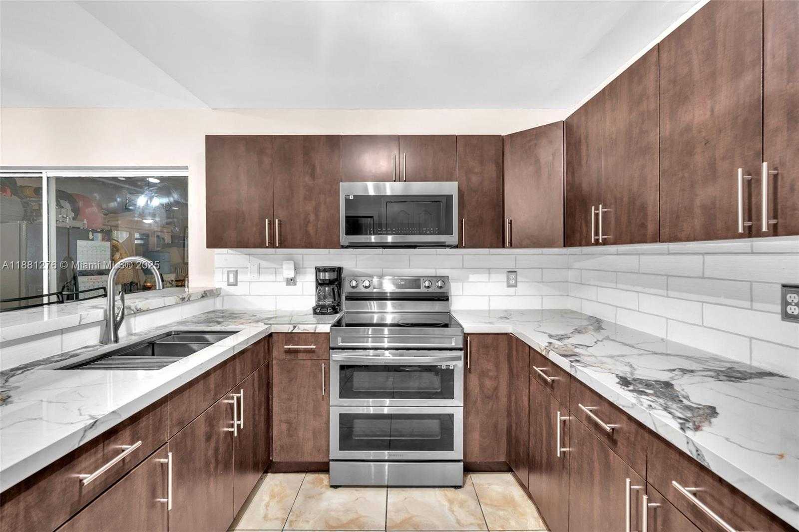 Small Image of 16834 NORTH WEST 70TH AVE, Hialeah Number 22
