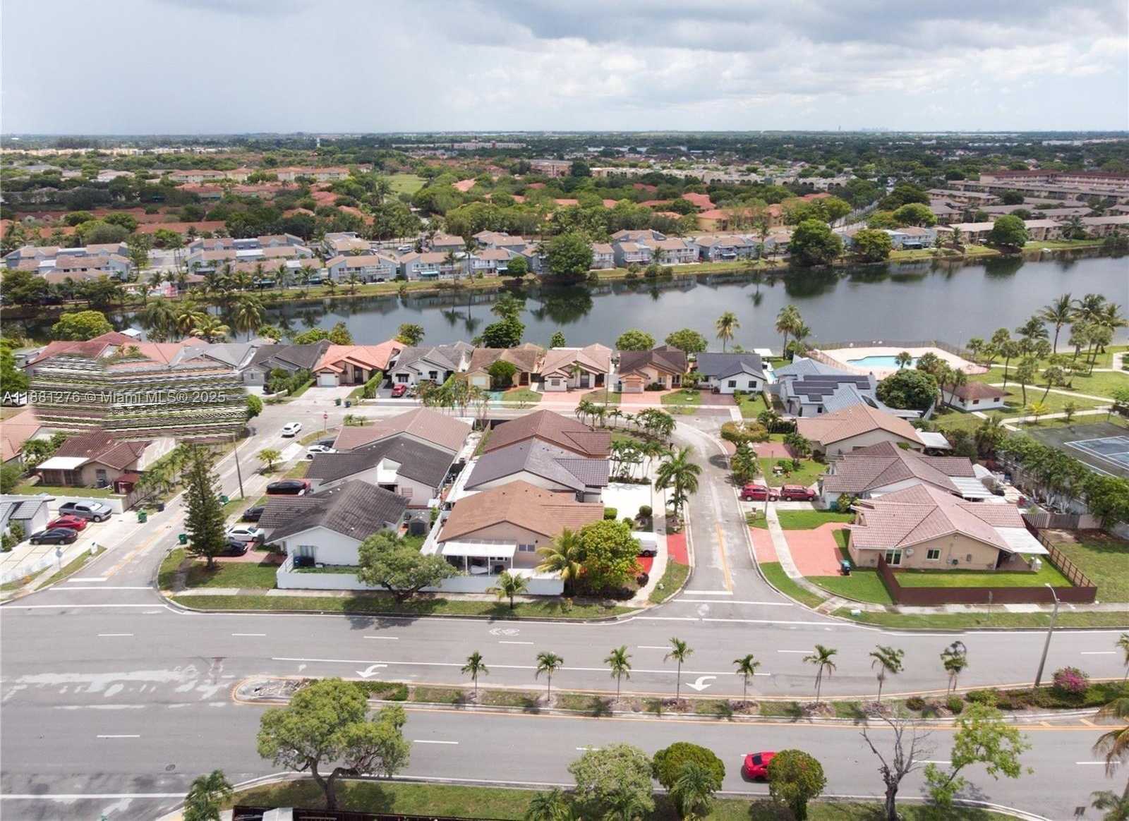 Small Image of 16834 NORTH WEST 70TH AVE, Hialeah Number 26
