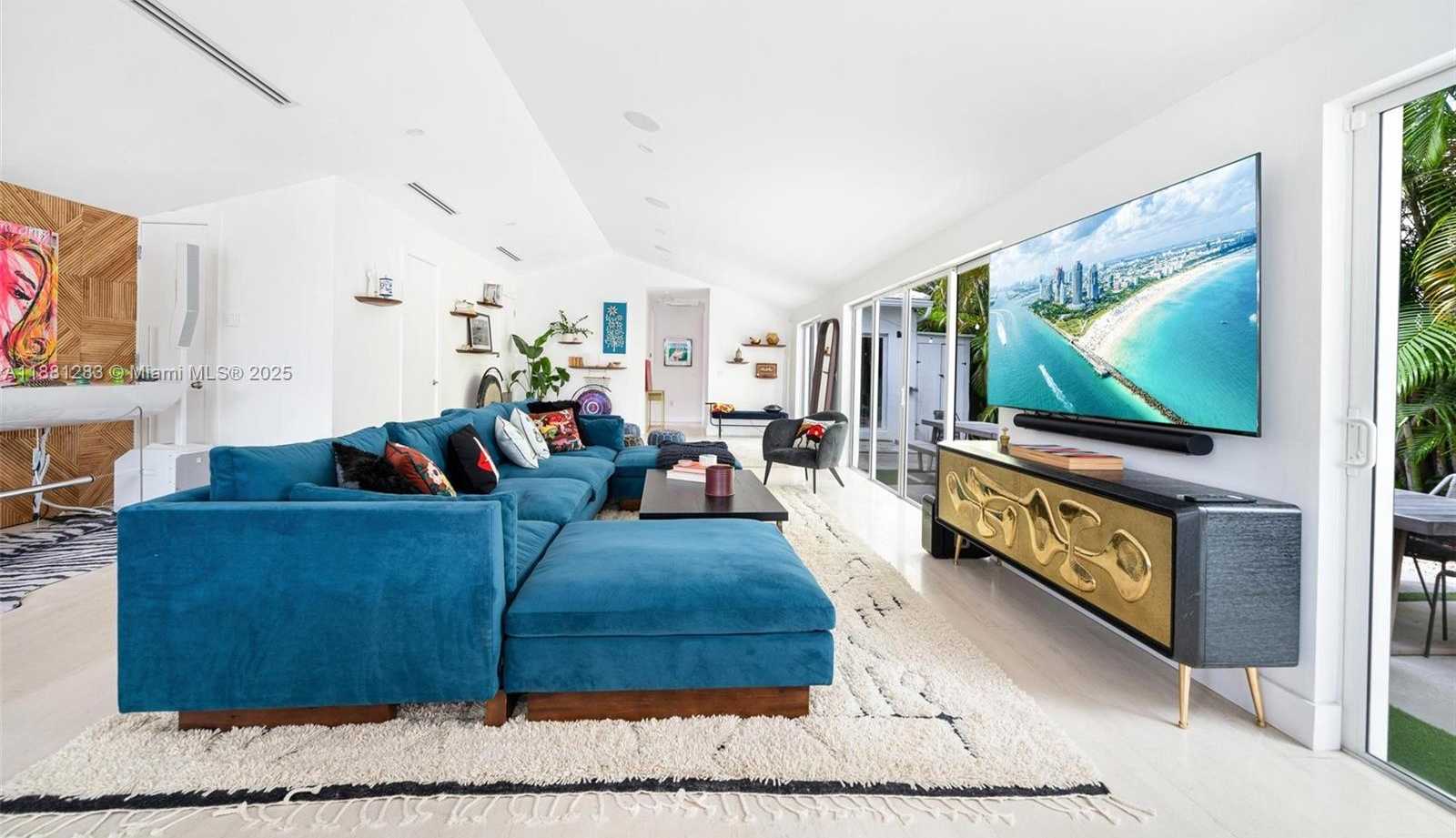 Small Image of 520 EAST DILIDO DR, Miami Beach Number 14