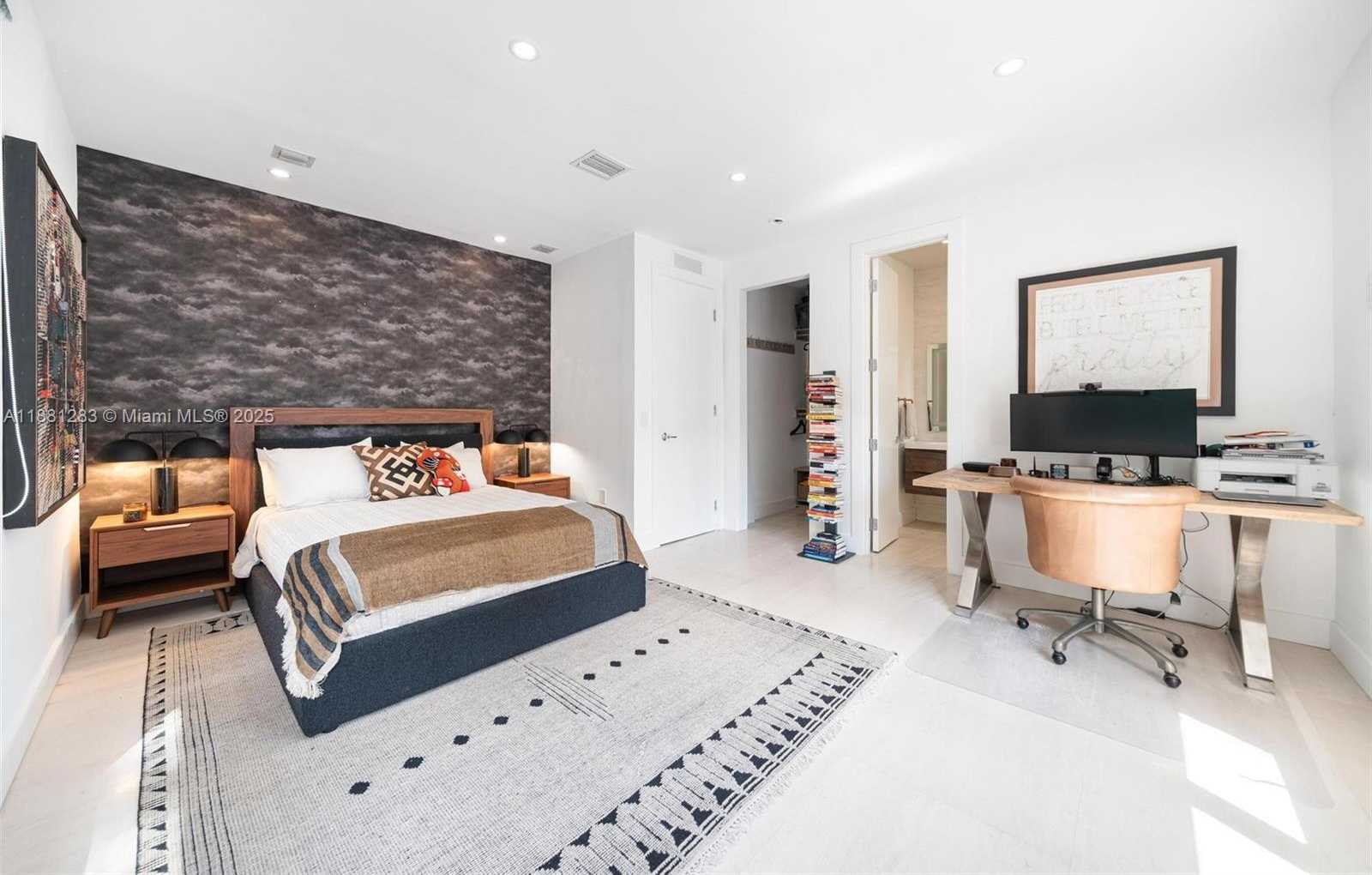 Small Image of 520 EAST DILIDO DR, Miami Beach Number 26