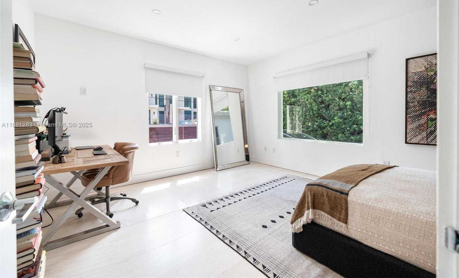 Small Image of 520 EAST DILIDO DR, Miami Beach Number 28