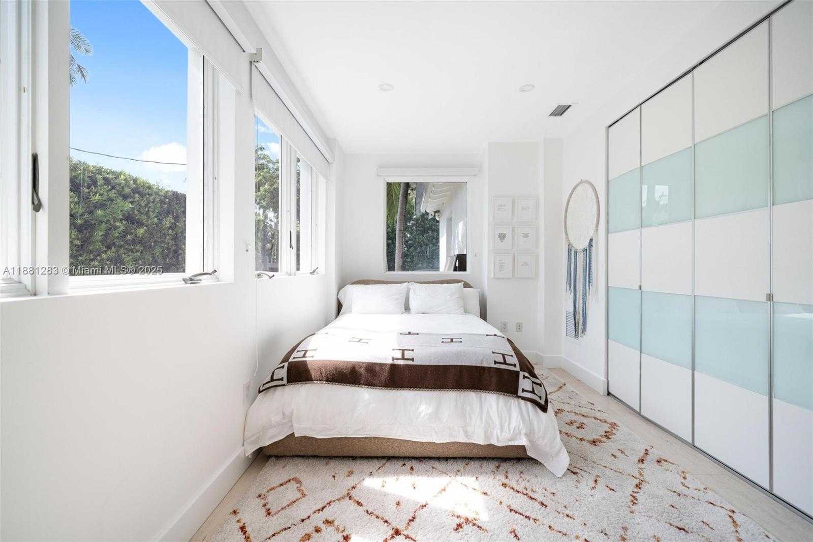 Small Image of 520 EAST DILIDO DR, Miami Beach Number 30