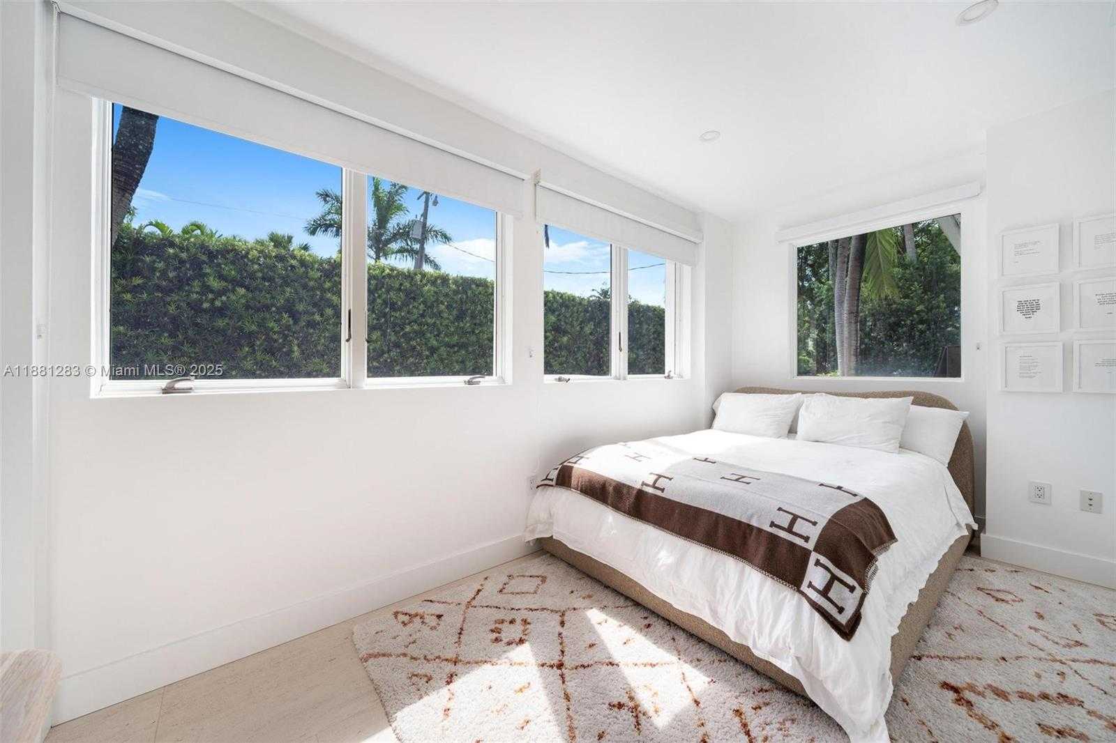 Small Image of 520 EAST DILIDO DR, Miami Beach Number 31