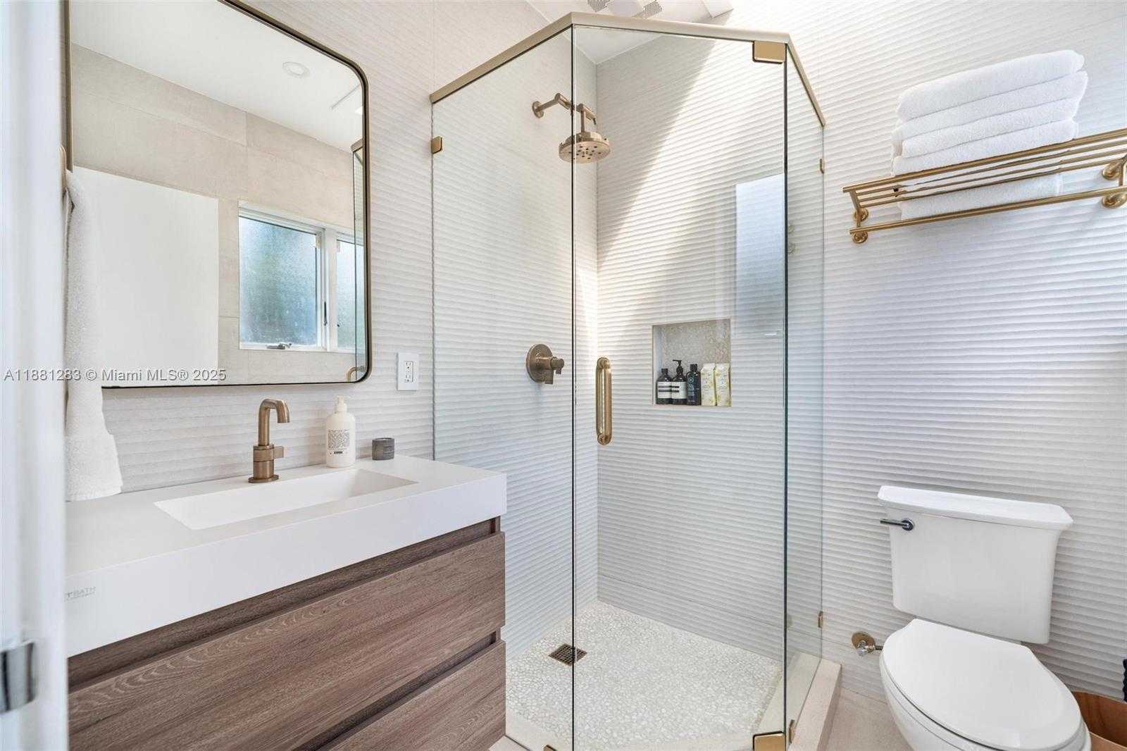 Small Image of 520 EAST DILIDO DR, Miami Beach Number 32