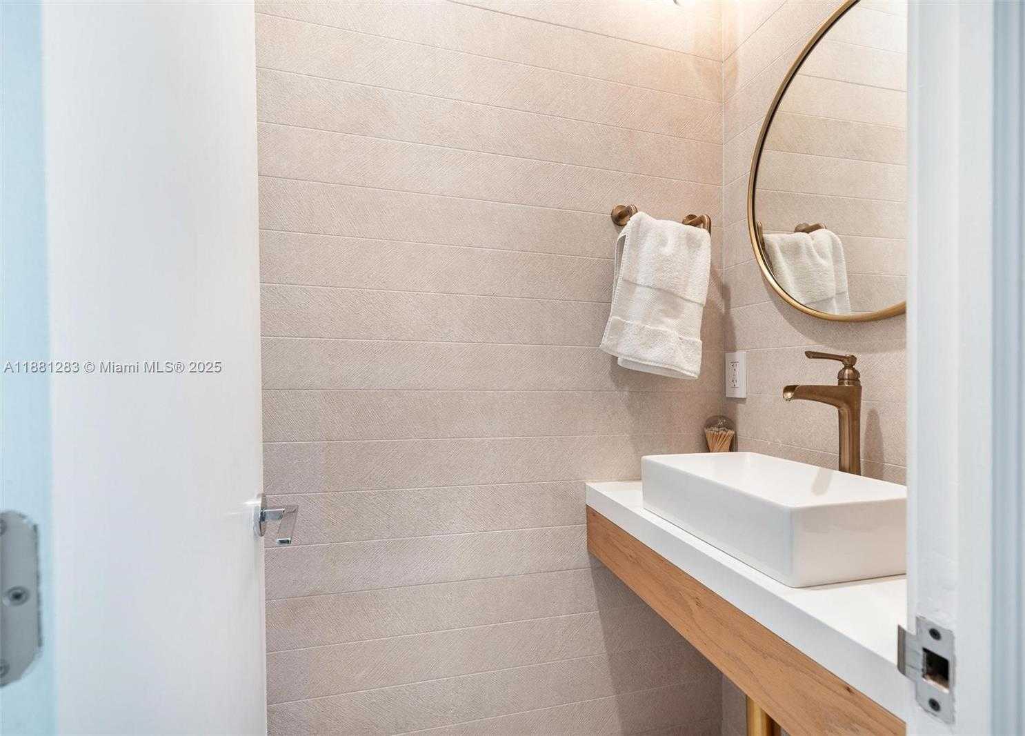 Small Image of 520 EAST DILIDO DR, Miami Beach Number 34