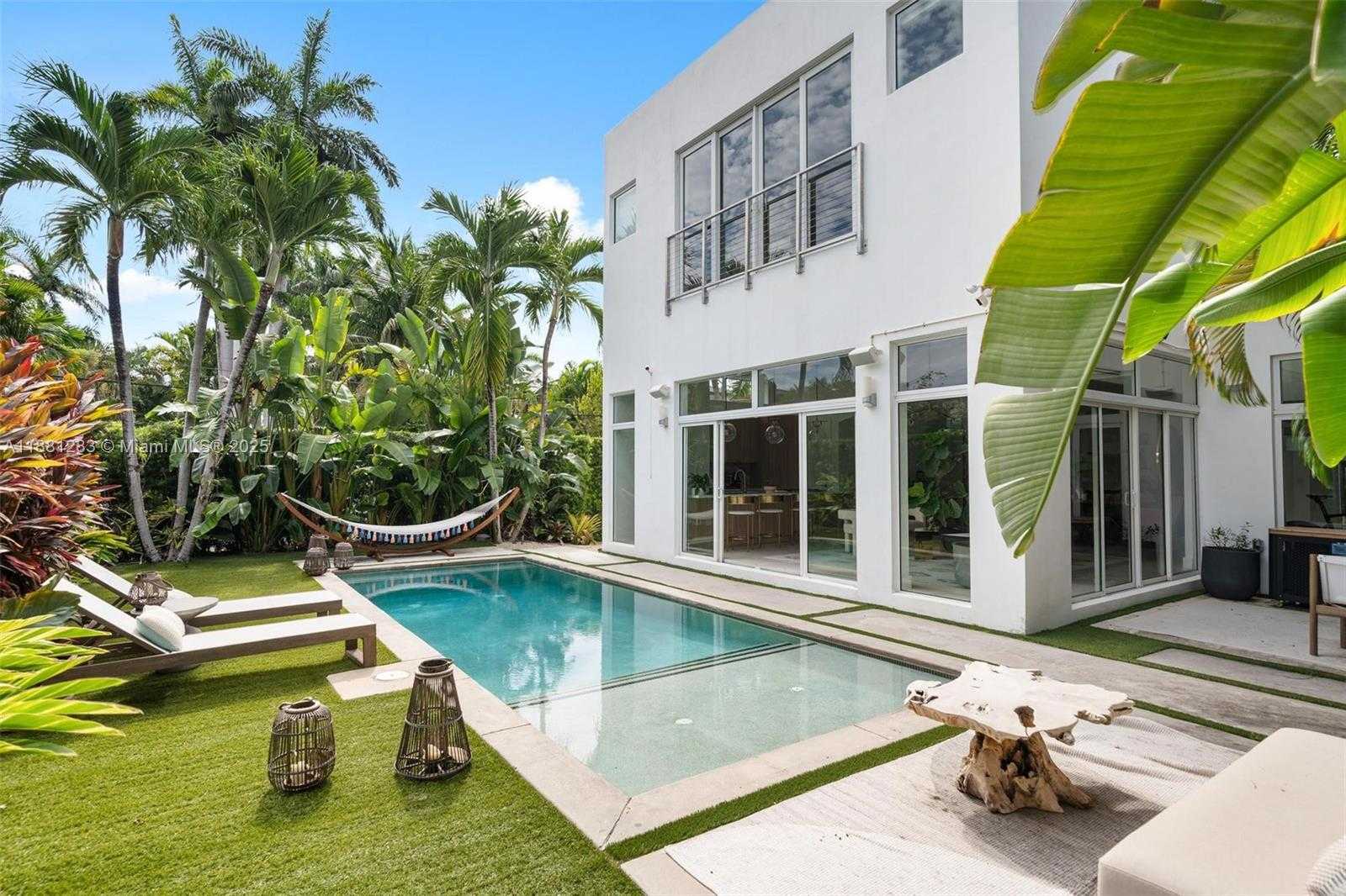 Small Image of 520 EAST DILIDO DR, Miami Beach Number 37