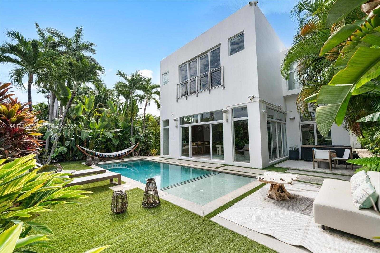 Small Image of 520 EAST DILIDO DR, Miami Beach Number 39