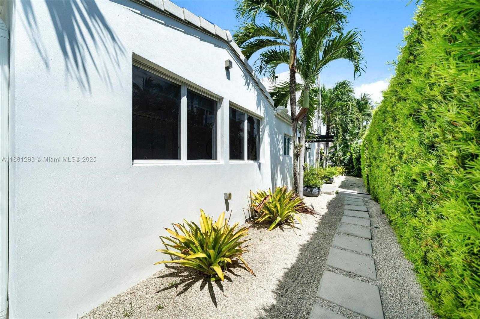 Small Image of 520 EAST DILIDO DR, Miami Beach Number 45