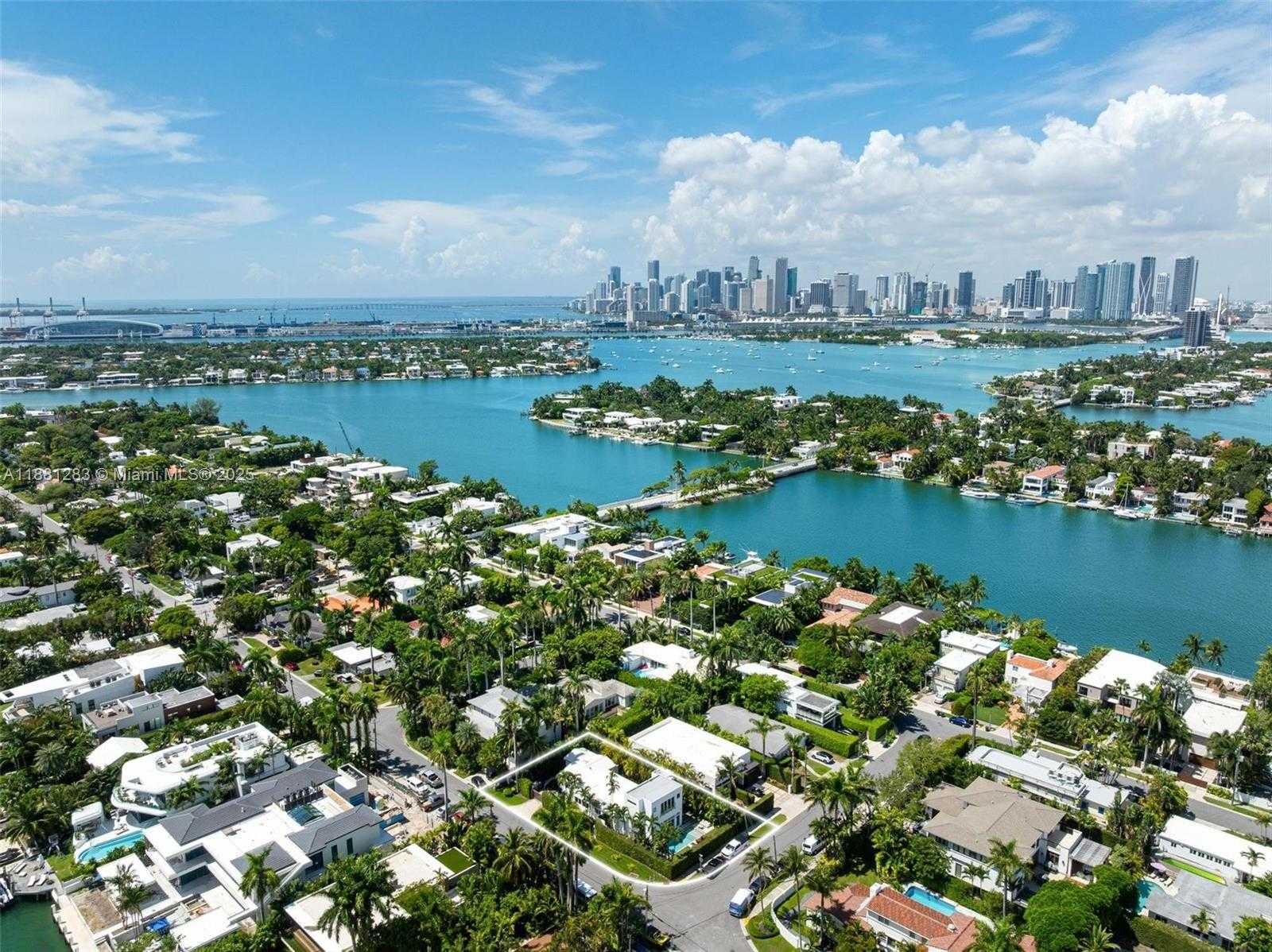 Small Image of 520 EAST DILIDO DR, Miami Beach Number 51