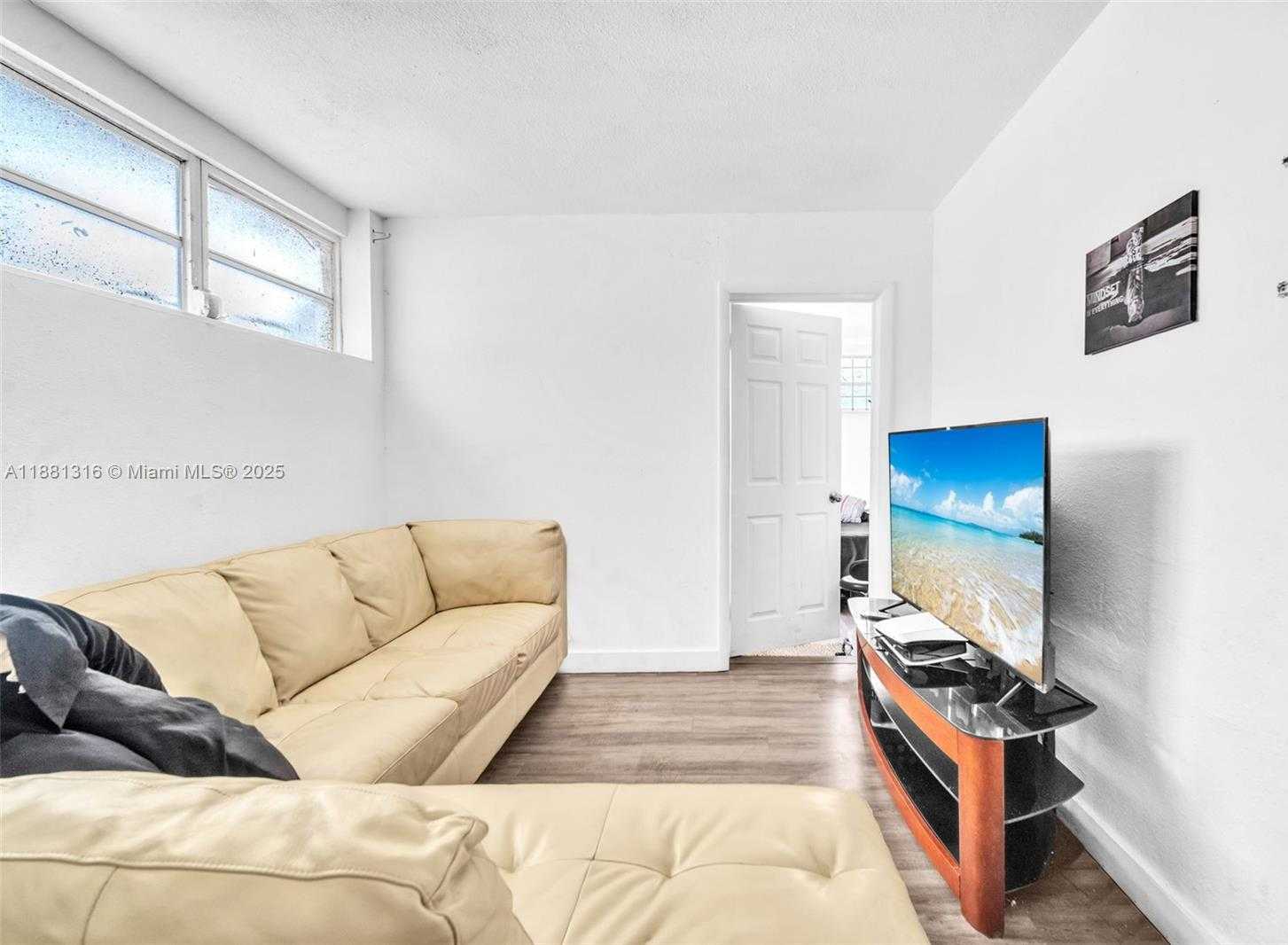Small Image of 551 NORTH WEST 183RD ST, Miami Gardens Number 7