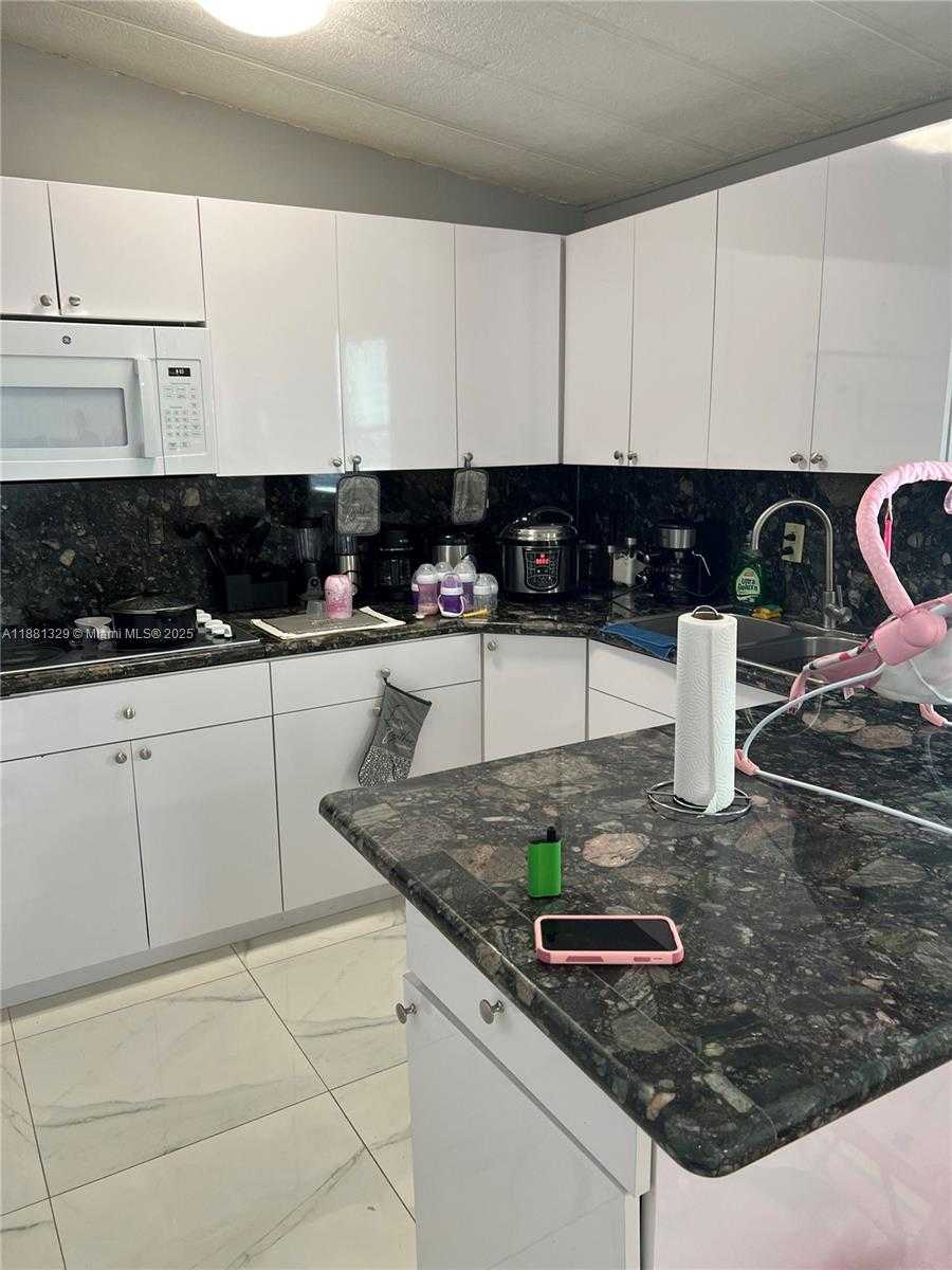 Small Image of 20016 NORTH WEST 56 AVE, Miami Gardens Number 13
