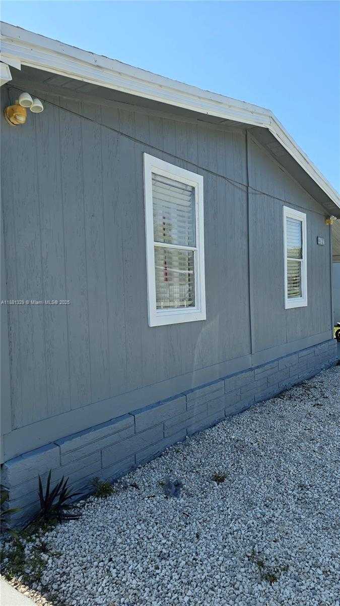 Small Image of 20016 NORTH WEST 56 AVE, Miami Gardens Number 6