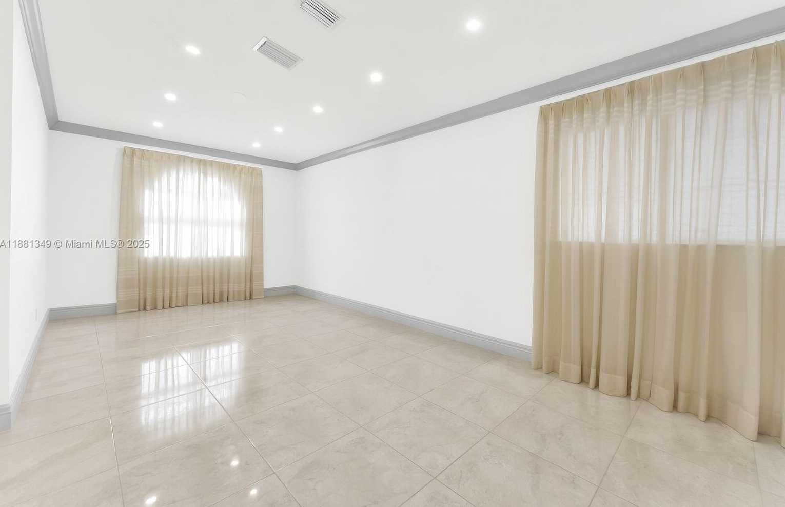 Small Image of 7710 WEST 30TH LN, Hialeah Number 10