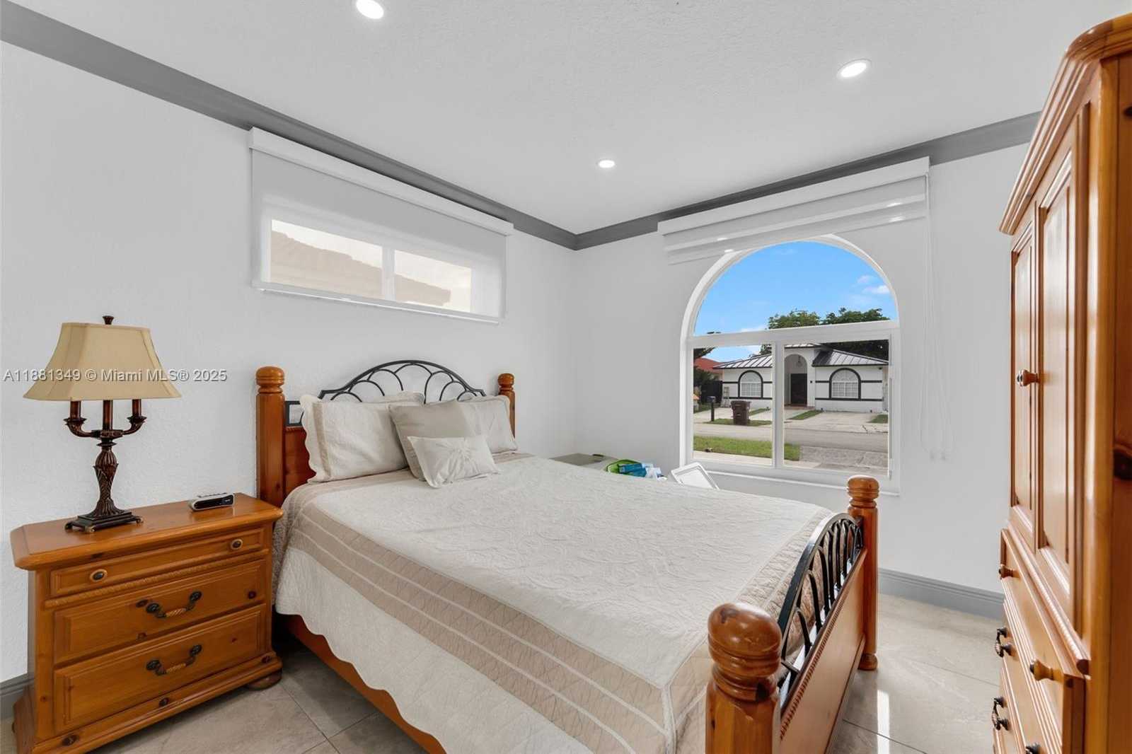 Small Image of 7710 WEST 30TH LN, Hialeah Number 14