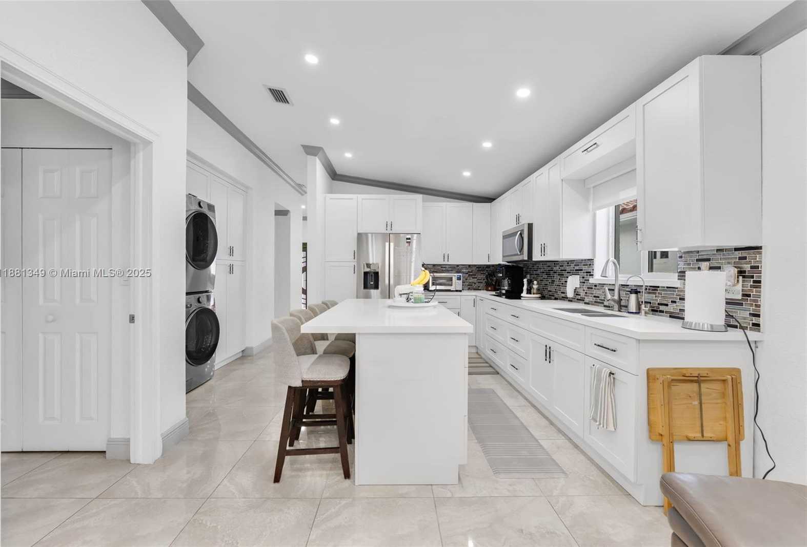 Small Image of 7710 WEST 30TH LN, Hialeah Number 19