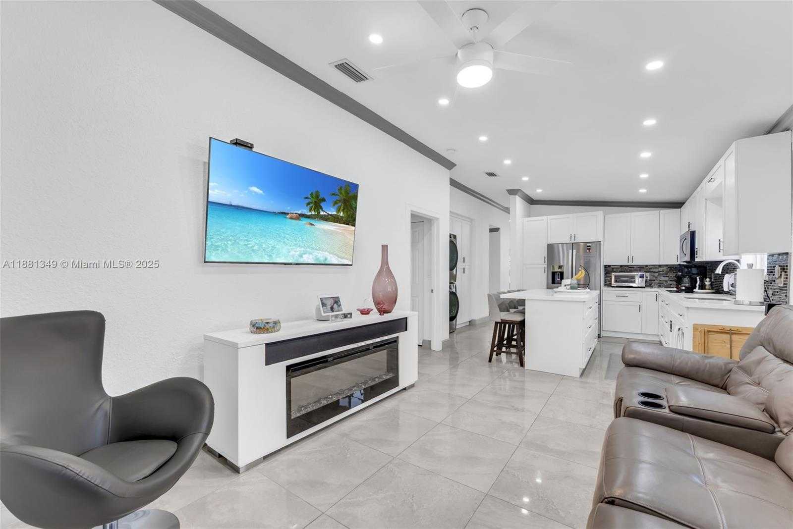 Small Image of 7710 WEST 30TH LN, Hialeah Number 24