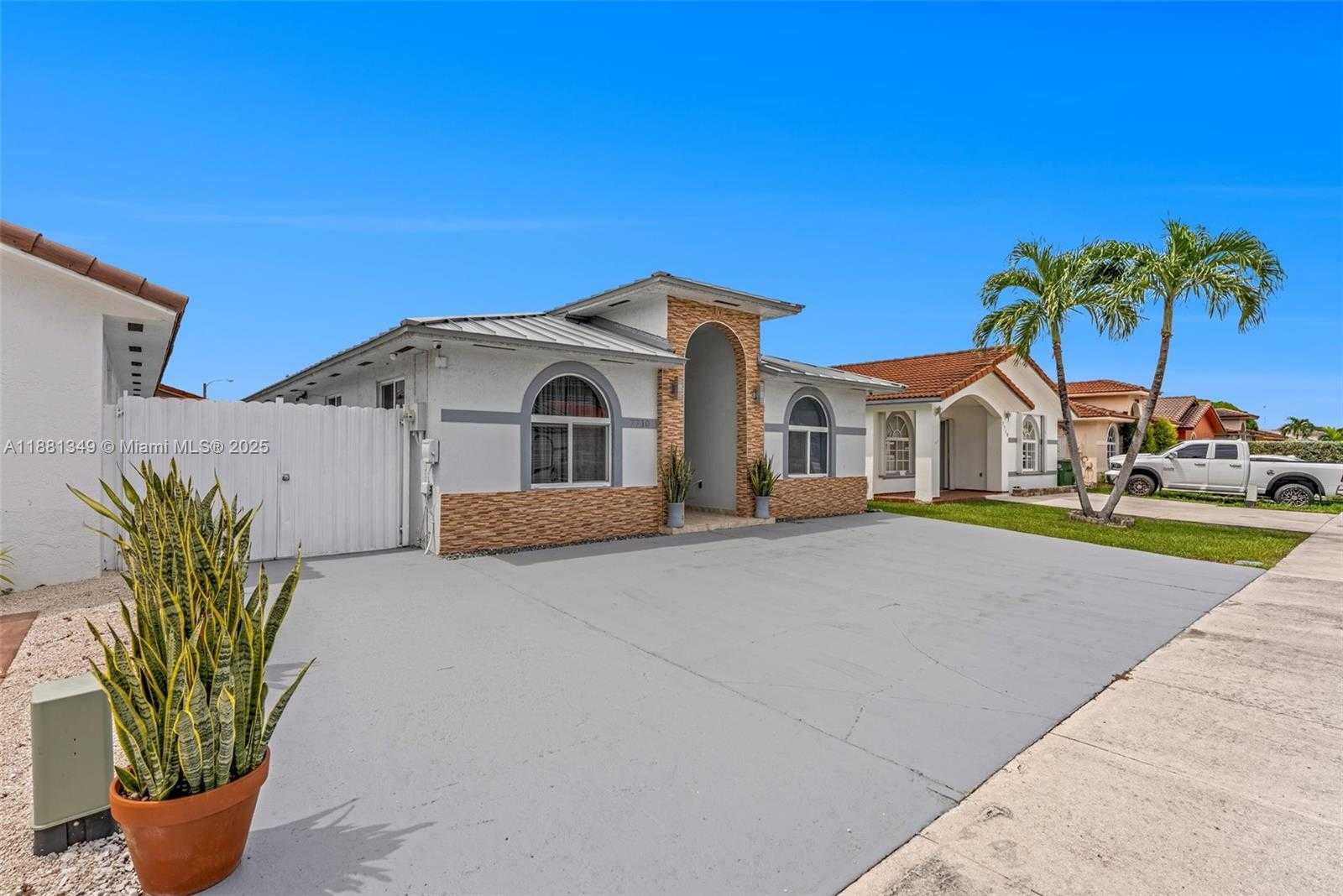 Small Image of 7710 WEST 30TH LN, Hialeah Number 4