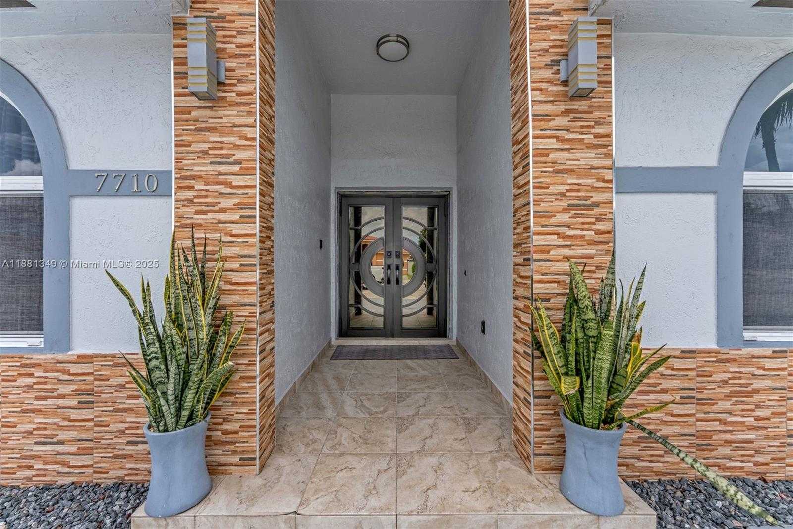 Small Image of 7710 WEST 30TH LN, Hialeah Number 5
