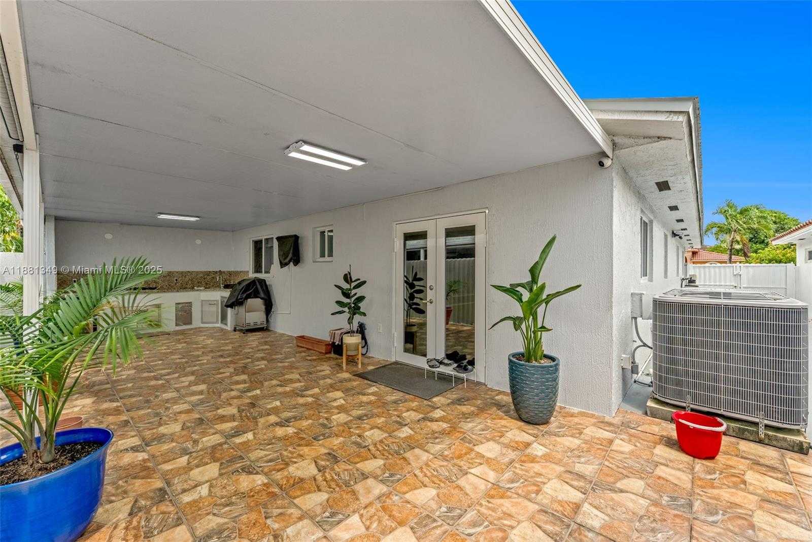 Small Image of 7710 WEST 30TH LN, Hialeah Number 6