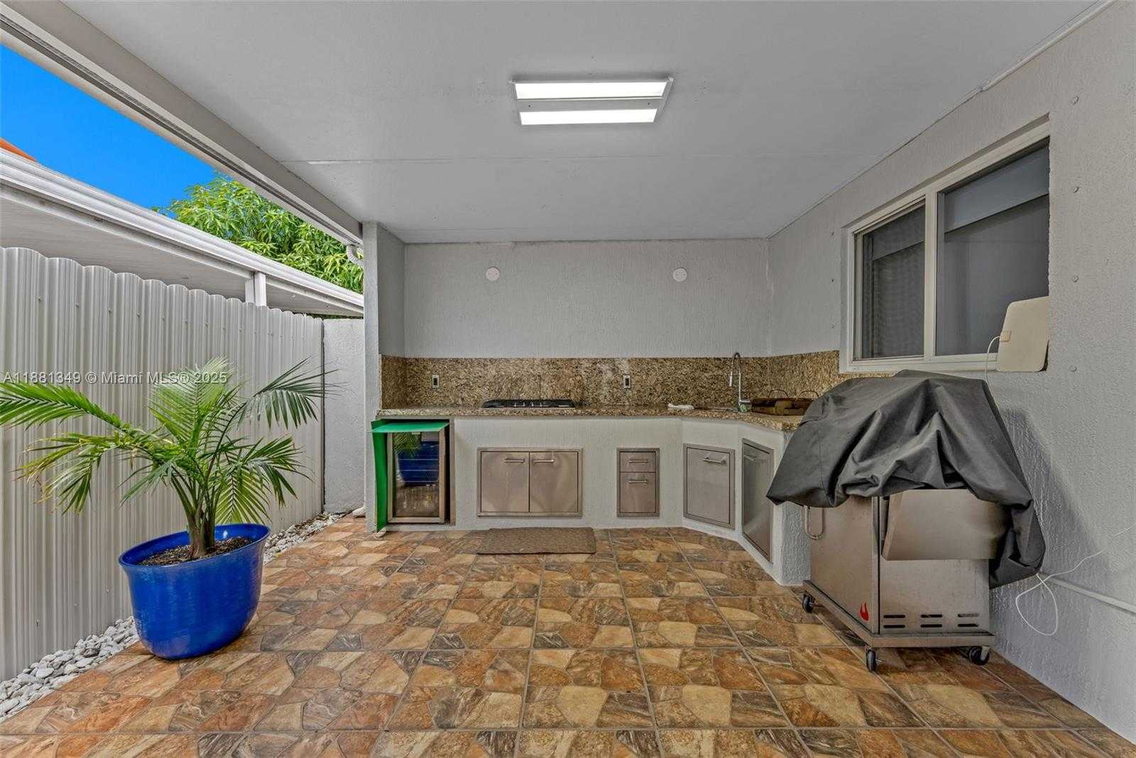 Small Image of 7710 WEST 30TH LN, Hialeah Number 7