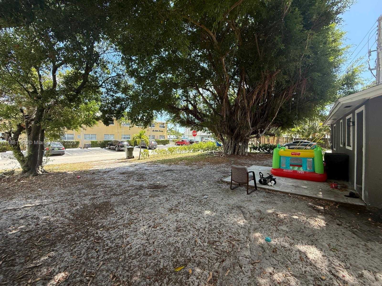 Small Image of 1299 NORTH EAST 40TH CT, Oakland Park Number 13