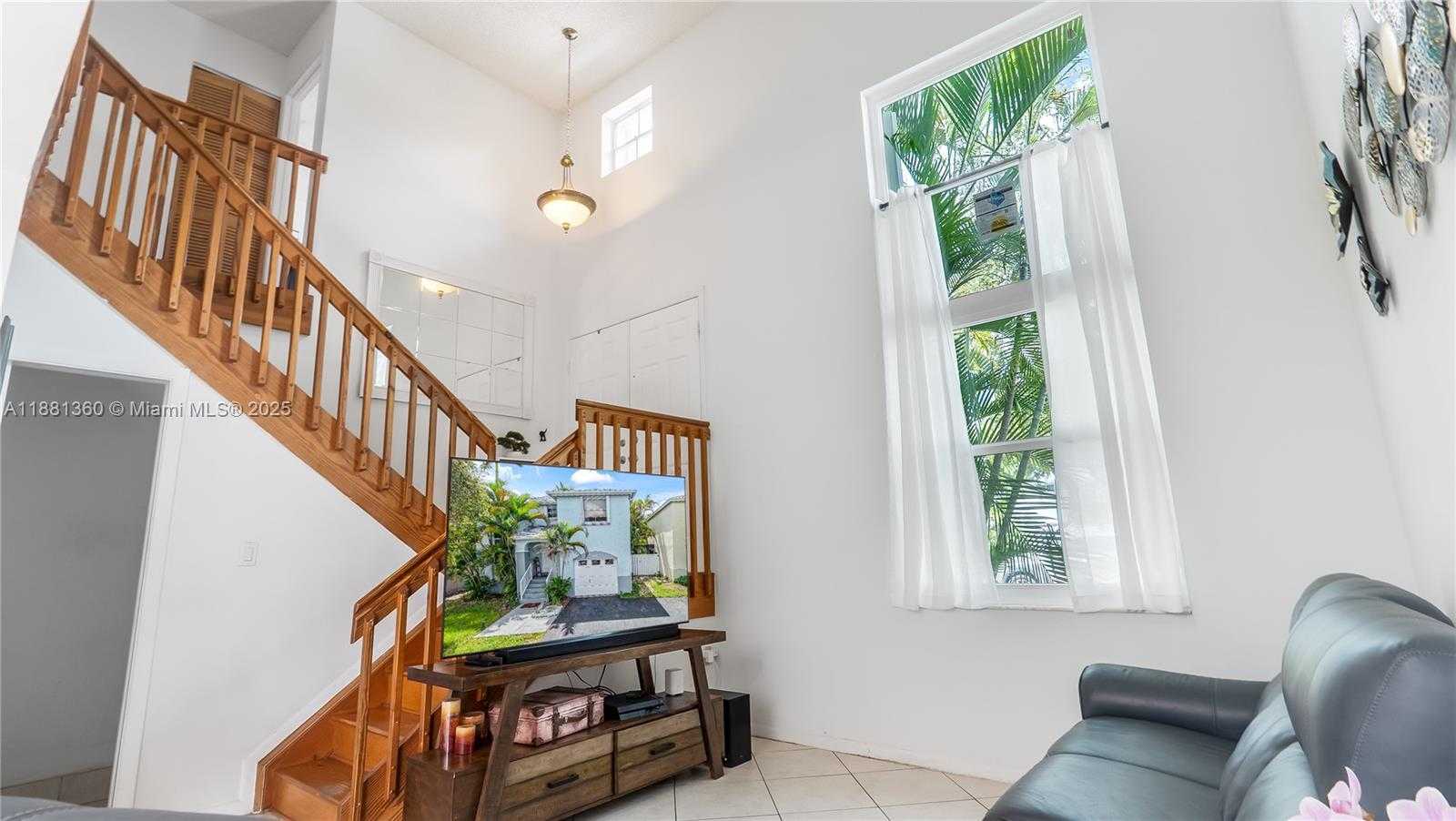 Small Image of 7256 SOUTH WEST 44TH CT, Davie Number 2