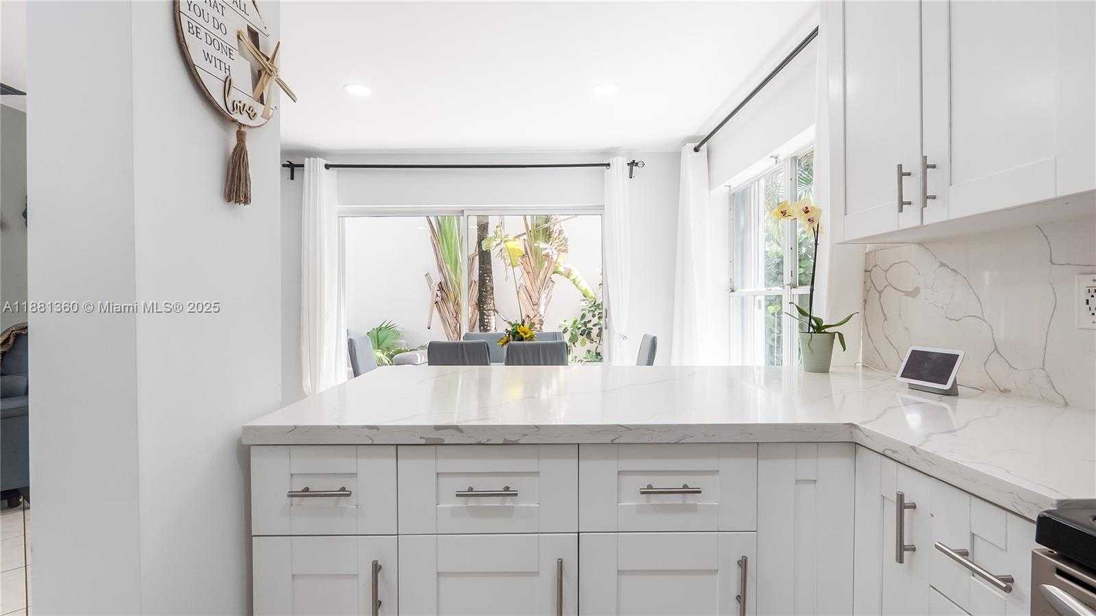 Small Image of 7256 SOUTH WEST 44TH CT, Davie Number 8