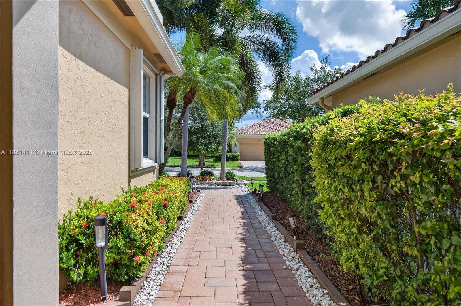 Small Image of 2497 BAY ISLE DR, Weston Number 11