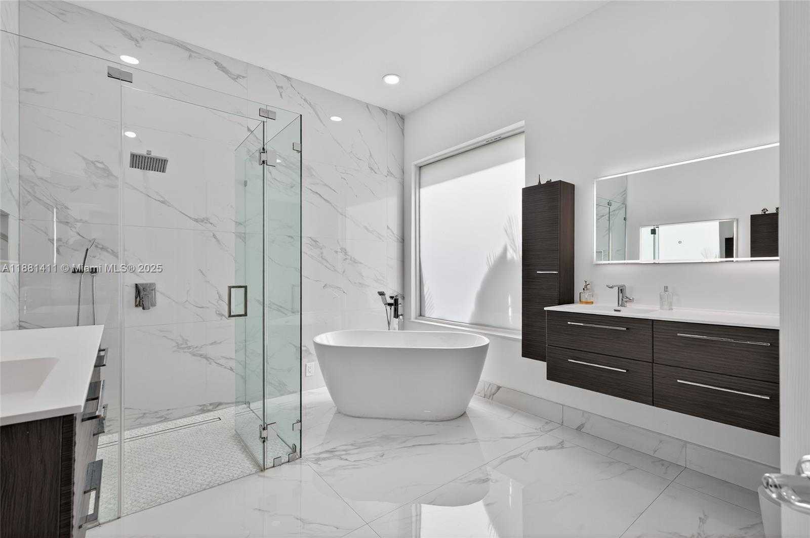 Small Image of 2497 BAY ISLE DR, Weston Number 34