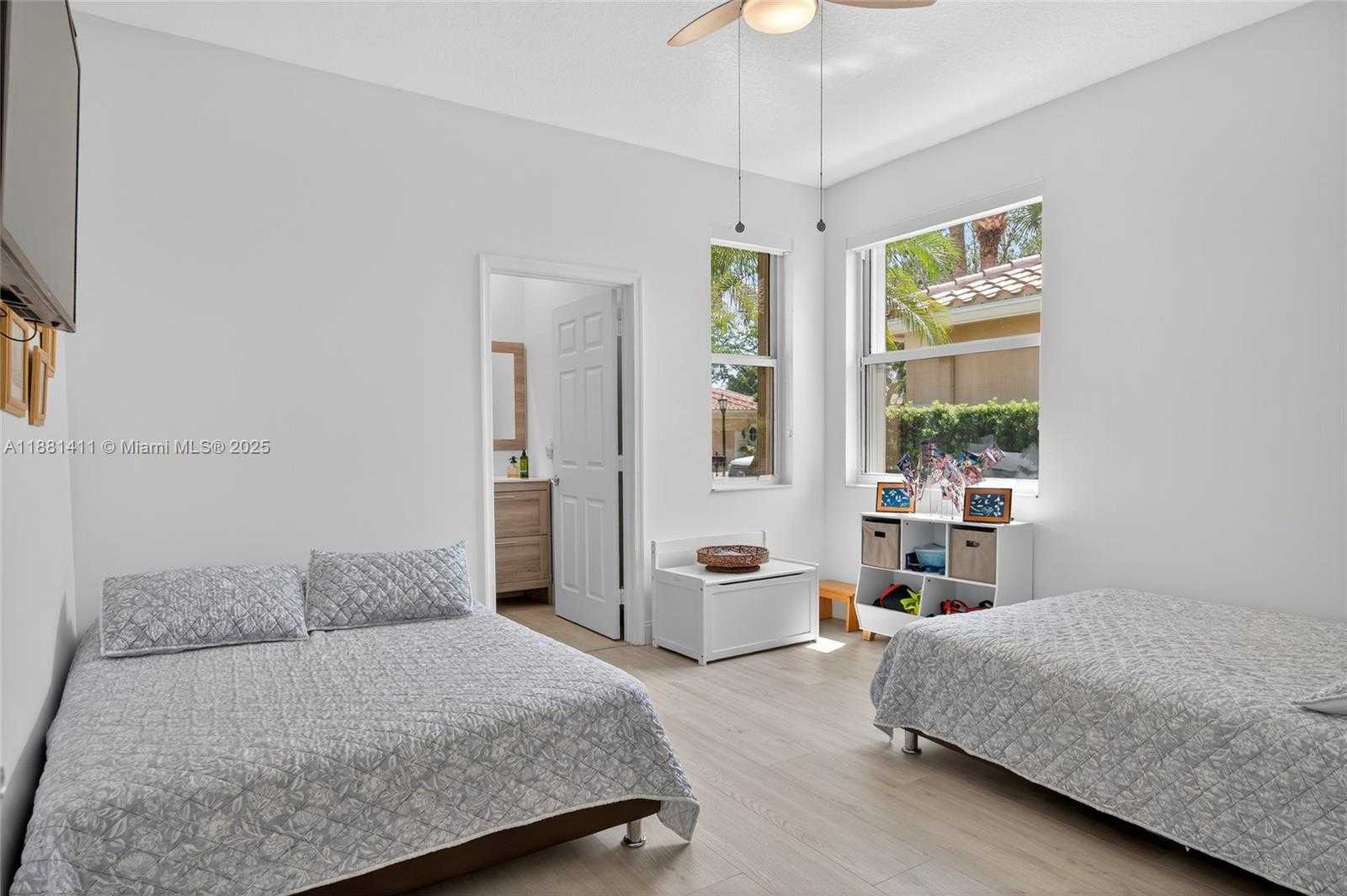 Small Image of 2497 BAY ISLE DR, Weston Number 39
