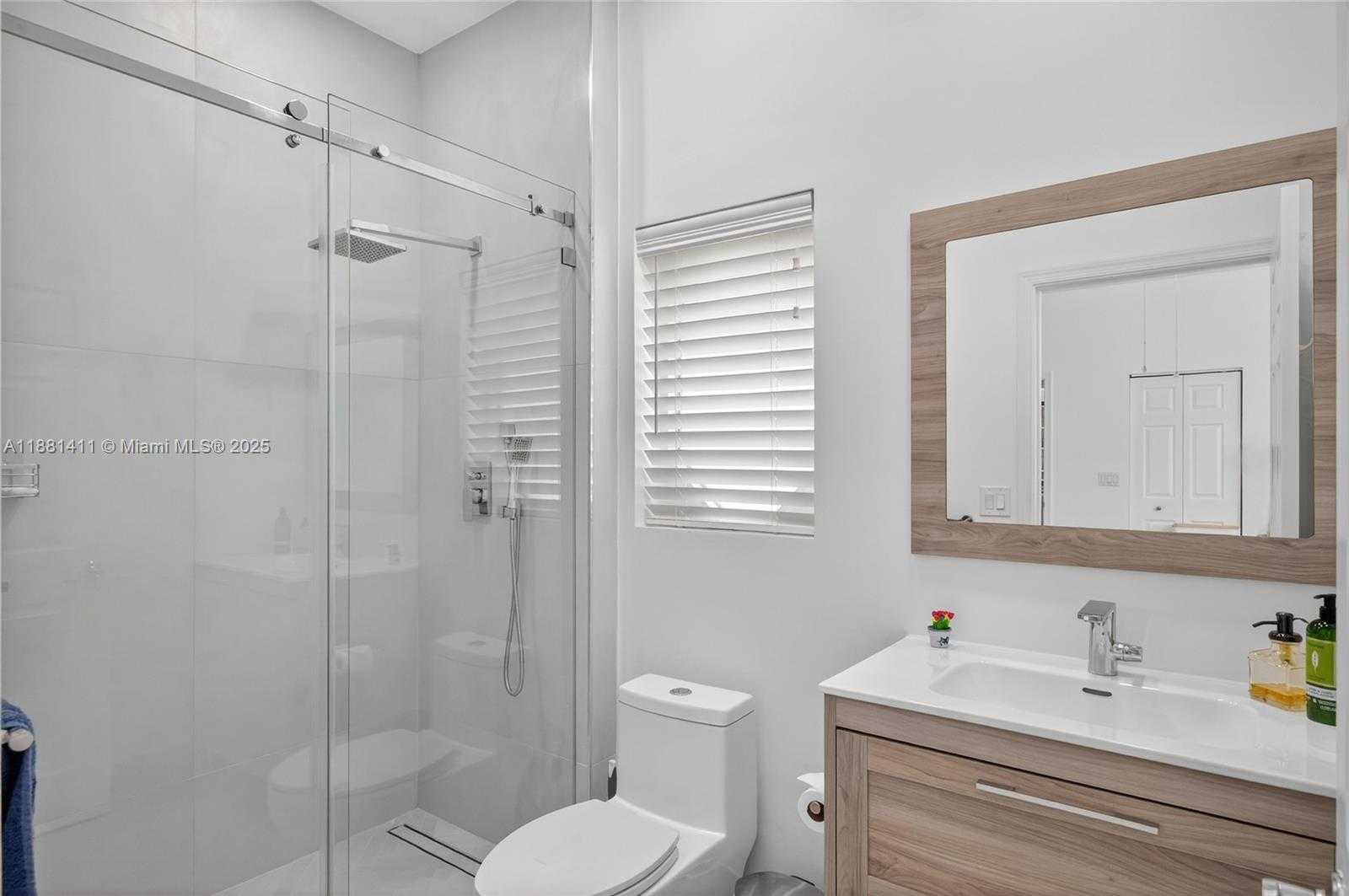 Small Image of 2497 BAY ISLE DR, Weston Number 40