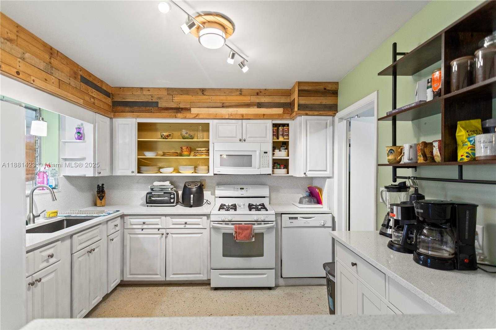 Small Image of 3202 TAFT ST, Hollywood Number 27