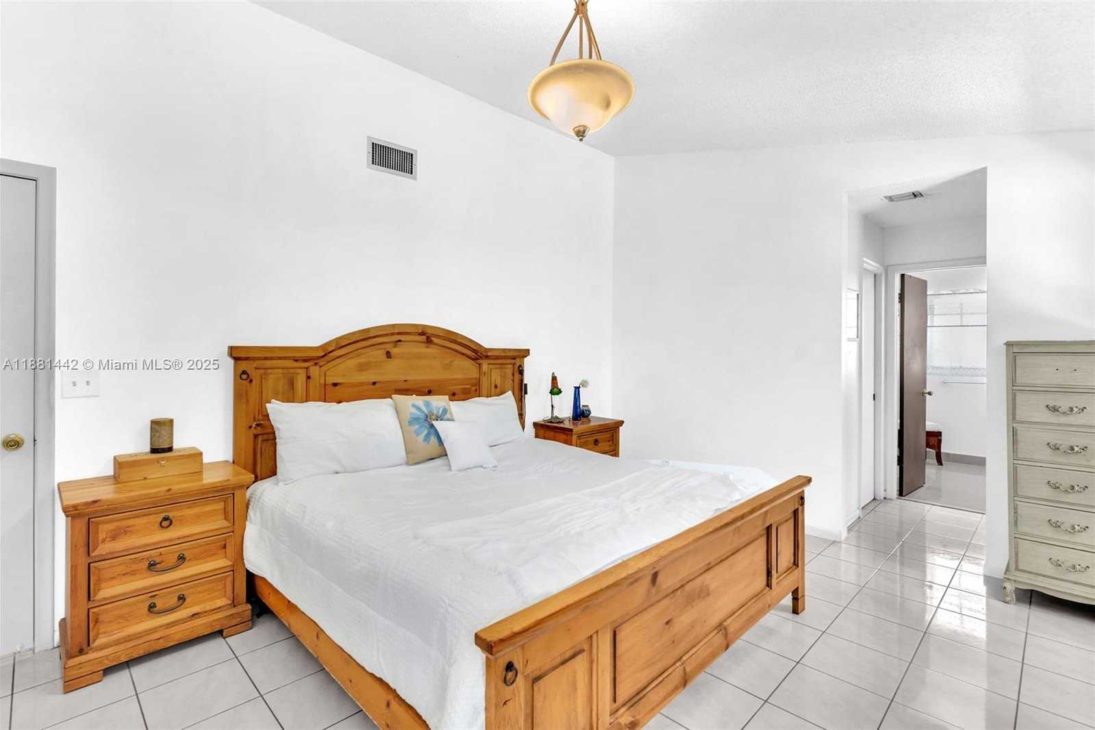 Small Image of 5660 SOUTH WEST 99TH LN, Cooper City Number 14